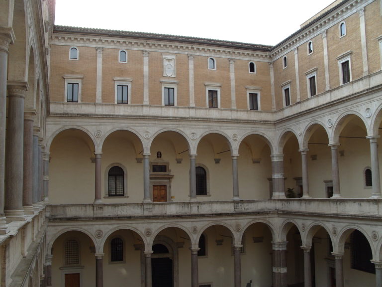 Rota Romana (Rom) Recht kompliziert